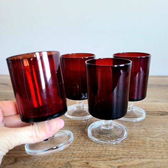 Set of 4 ruby red glass goblets France. - Picture 2 of 5